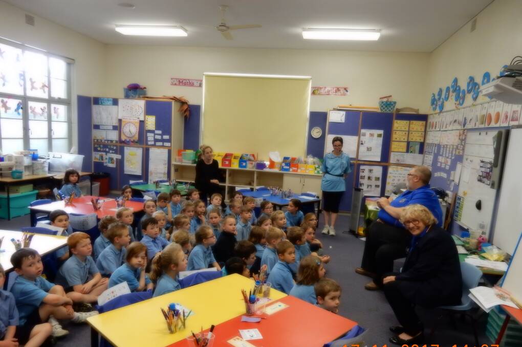 Moss Vale Lions donate gift to primary school