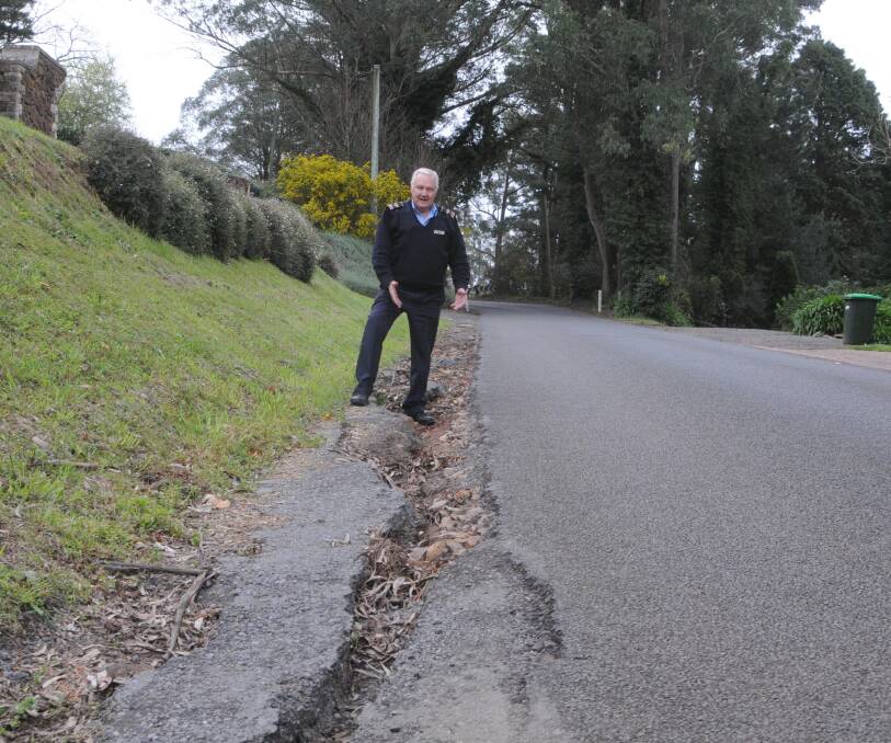 DANGEROUS ROADS: Southern Highlands Taxis driver Rod Minchin has called on council to fix the shire's roads including Oxley Drive which has eroding edges. Photo: Lauren Strode