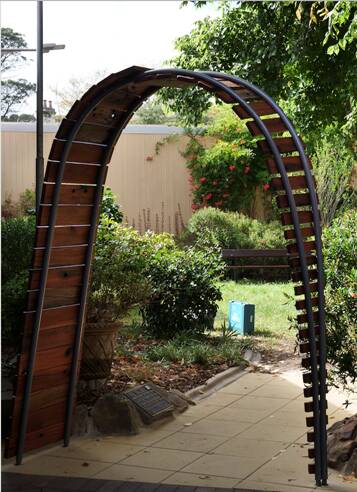 The commemorative sculpture in moss Vale, created by Tracey Luff. 