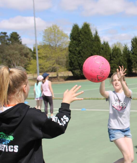 EXPERT ADVICE: Adelaide Thunderbirds player Kaitlyn Bryce made her way to Eridge Park netball courts to teach at a school holiday netball clinic. Photo: Contributed