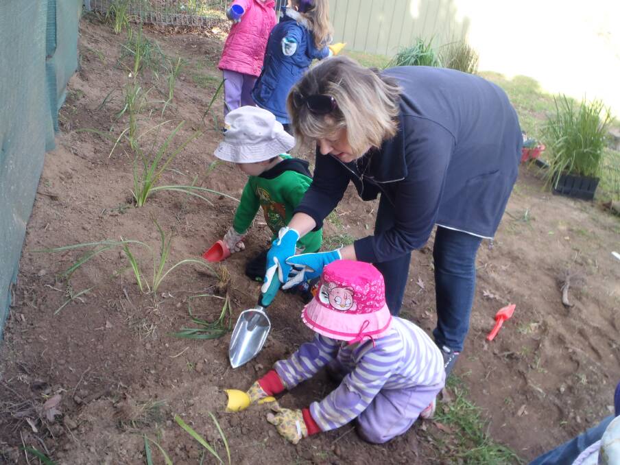 KU Donkin students and staff participate in Schools Tree Day. Photo supplied