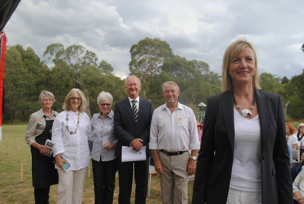 From the River Walk Committee, Lyn Hall, Katrina Harvey, Diana Taylor, Colin Gelling with Councillor Graham McLaughlin and deputy consul general Anne-Kirsten Wohlleben offically open the Berrima River Walk.  
	Photo by Dominica Sanda