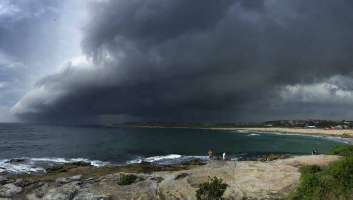 The storm sweeping in from the south of Sydney.  Photo: Dallas Kilponen