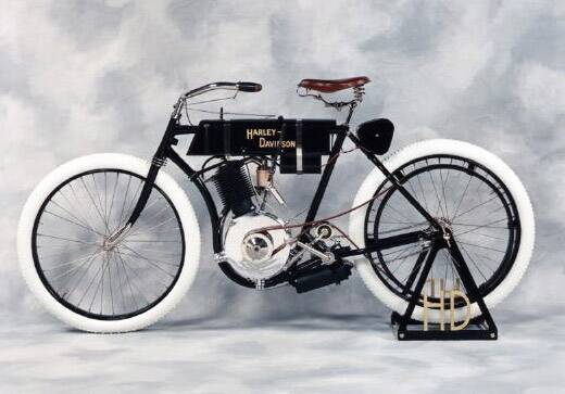 Right: FIRST Harley-Davidson, a motorised bicycle so weak it couldn't go uphill - until Ole Evinrude came along. 	Photo by Harley-Davidson Motor Company