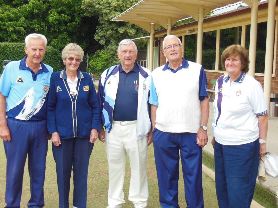 Umpire Brian Payne (middle) with Bowral mixed pairs semi-finalists Alan Berle, Reta South, Jeff Williams and Sylvia Handley. 			   Photo supplied