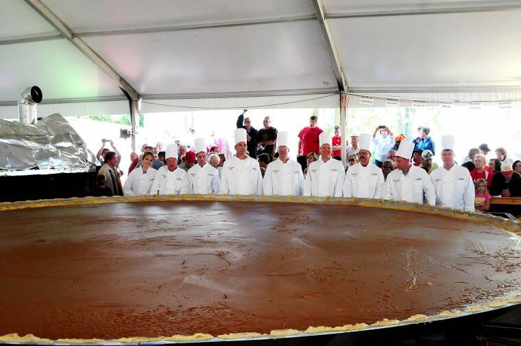 NINE volunteer chefs put together this 1,678kg (1.7 tonnes) Pumpkin Pie at the annual PumpkinFest in the little Ohio township of New Bremen. 
 
	Photo: Greg Reynolds, New Bremen Giant Pumpkin Growers Assoc)