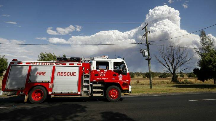 Smoke from the Sir Ivan fire east of Dunedoo, NSW, seen from Coolah. Photo: Alex Ellinghausen