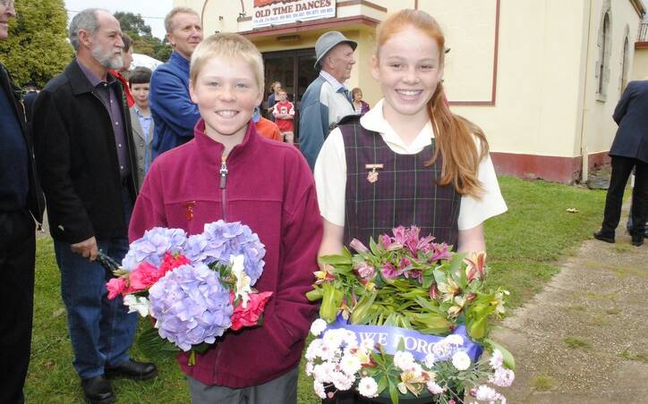 Robertson Public School Year 6 captains Mitchell Wilson and Erin Sommers with their wreaths at the Robertson Anzac Service.