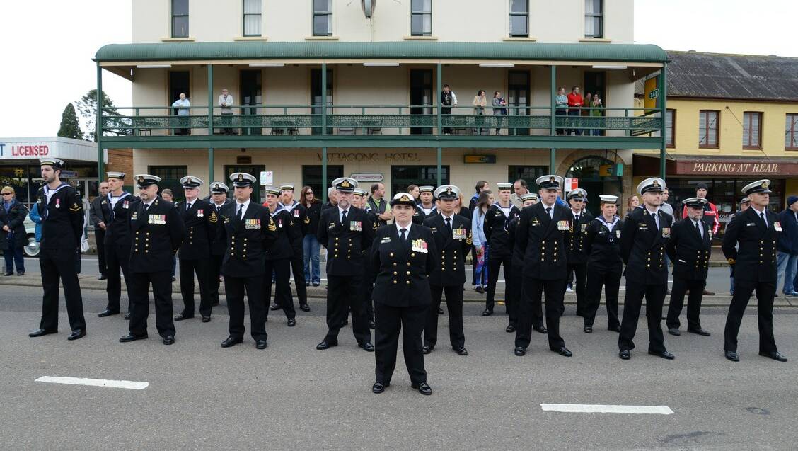 Leut Commander Catherine Gordon RAN lead the officers and seamanl from HMAS Albatross.