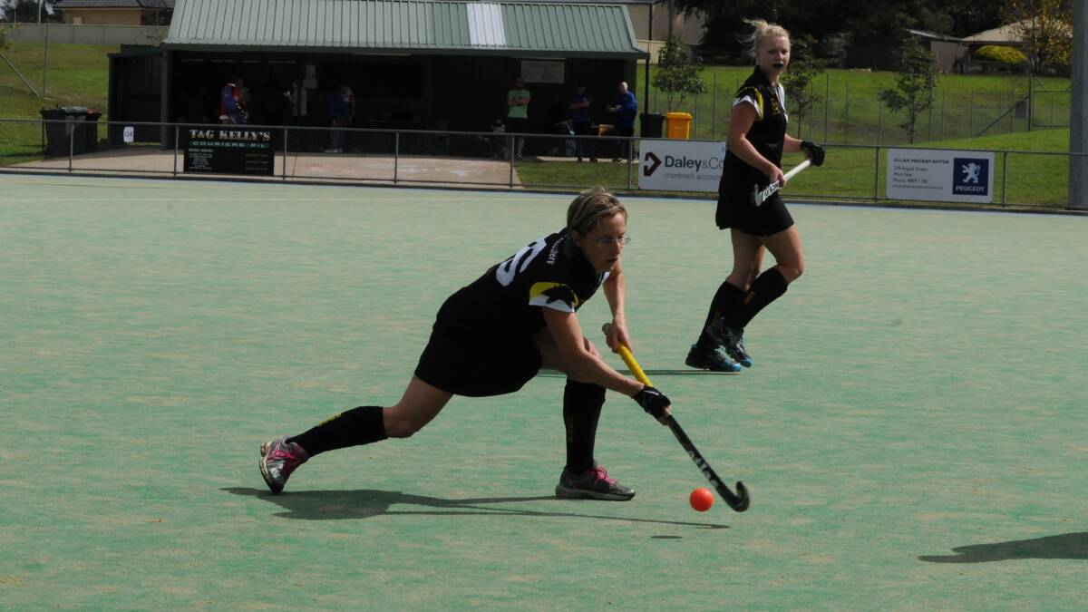 Sophie Piper gets ready to pass the ball to a teammate during Robertson's first victory of 2014 over the Mittagong Tigers. Photo by Lauren Strode