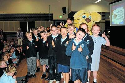Ditto the Bravehearts Lion with Bowral Public School students Ava Lambie, Connor Gill, Maddie Sergeant, Max Lambie, Annaliese wansey, Harry Sergeant, Luca Murray, James Kim, Jessica Tyrell and Thomas Earl. 	Photo by Emma Biscoe