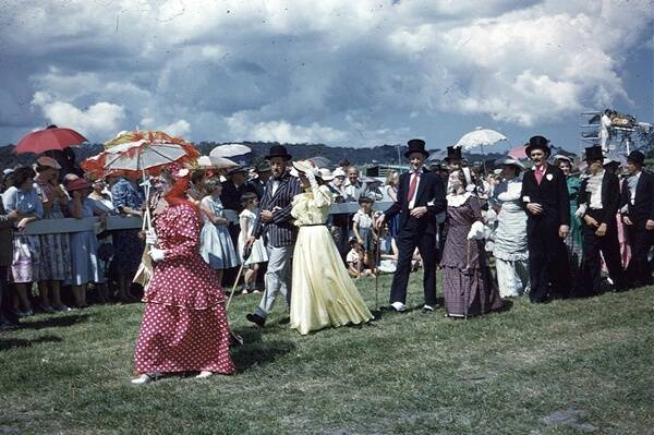 ‘OLDE WORLDE”: The 1959 patrons dressed in the styles of earlier Bong Bong races.