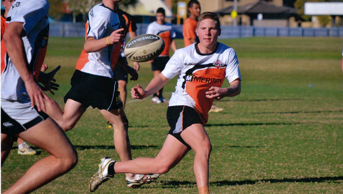 Brad Larter in action for the West Tigers.