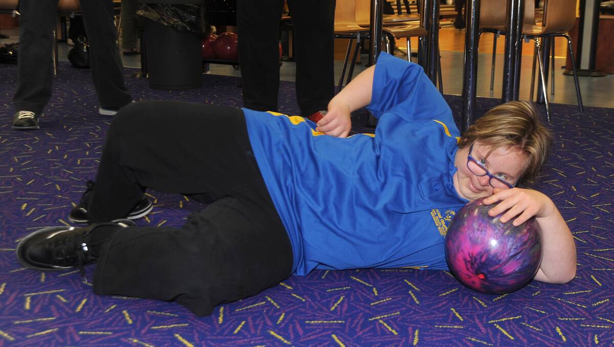 Kelsie Waters shows what a great bowling model she could be.