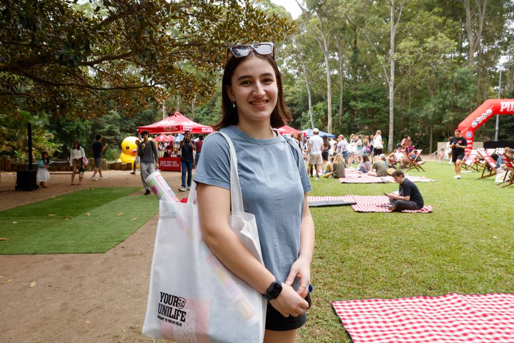 First-year student Sarah Wheeler at the University of Wollongong on the first day of O-Week celebrations. Picture by Anna Warr