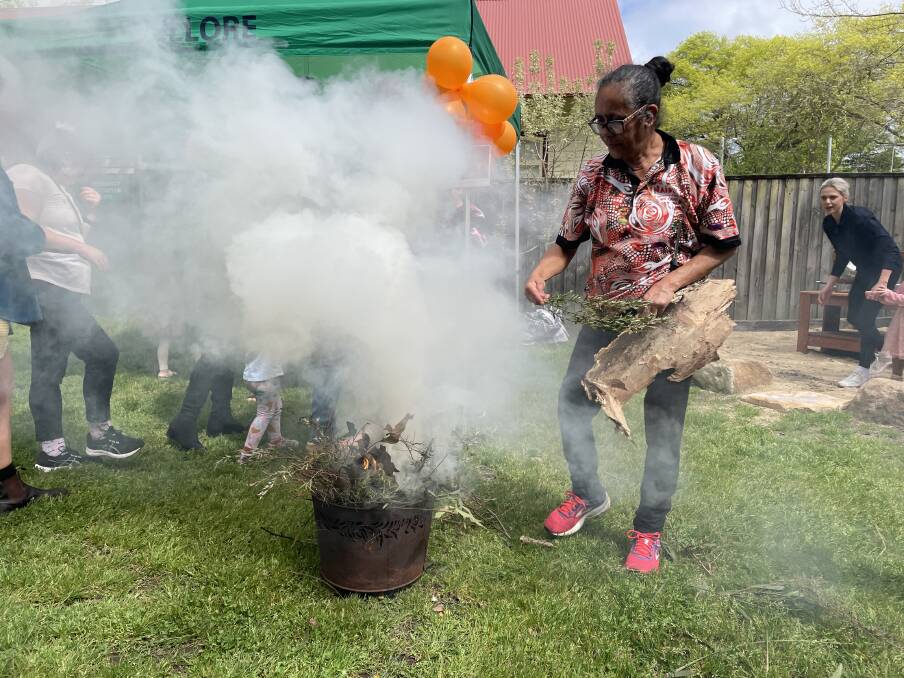 Wendy Lotter conducted a smoking ceremony at Gumnut Preschool. Picture by Briannah Devlin. 