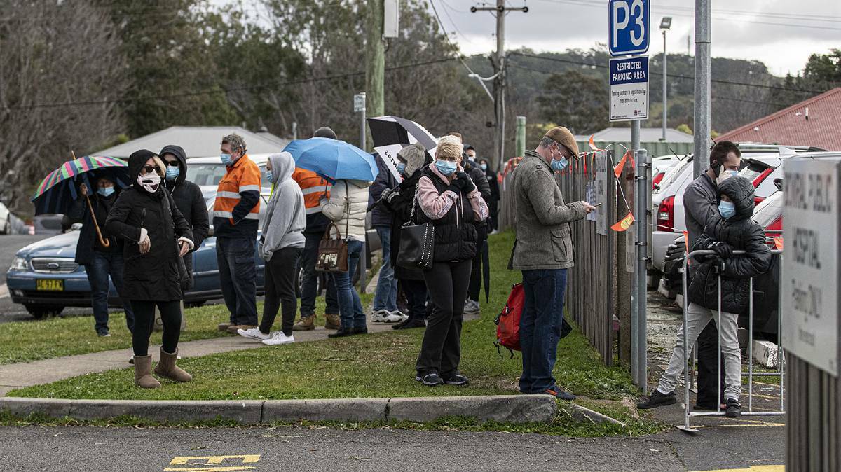 Queued up (2020): Residents are urged to get tested for COVID-19 if they have been to a know cluster location or are experiencing symptoms. Photo: John Swainston.