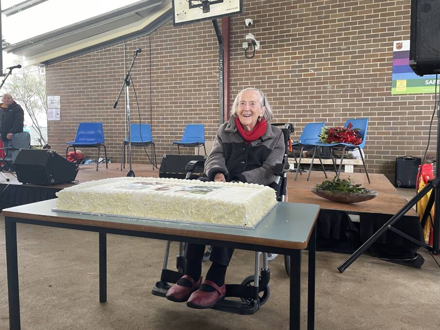 Robertson Public School's oldest alumni Gladys Fisk cut the anniversary cake on September 24. Picture by Briannah Devlin. 