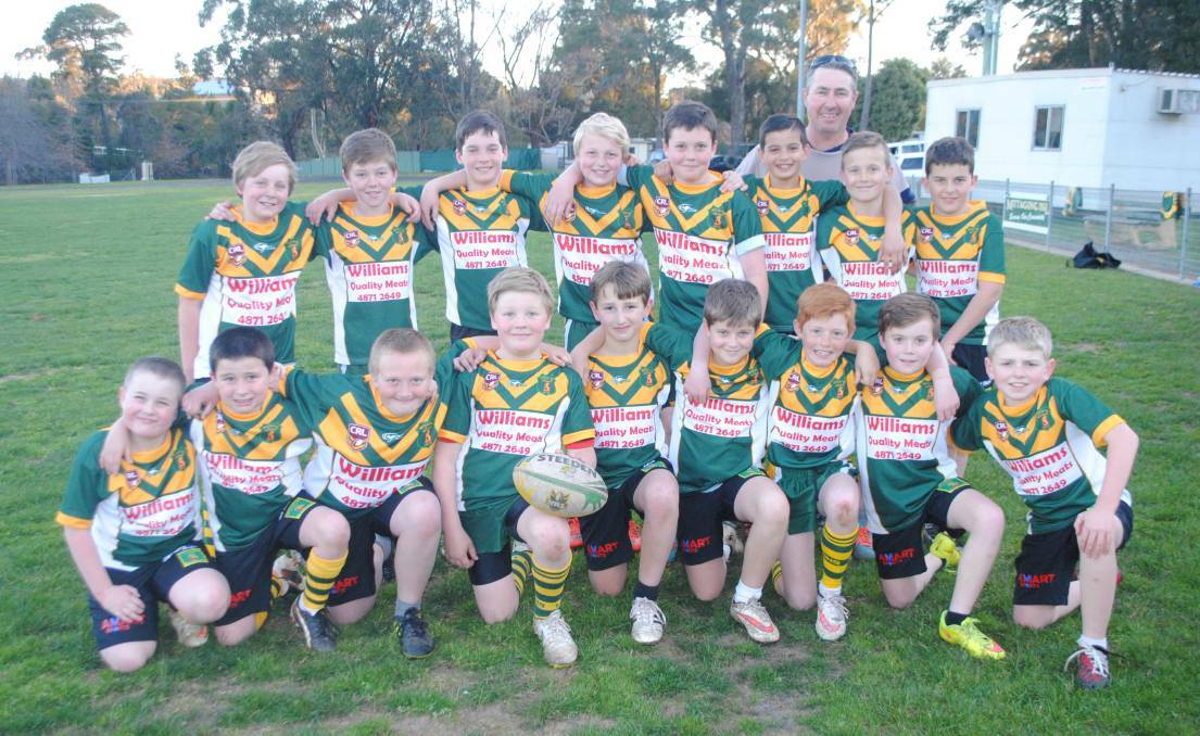 President Tim Murphy and Under 18's star Raiden Crowe (third from right, back) back in 2015. Photo: Josh Bartlett