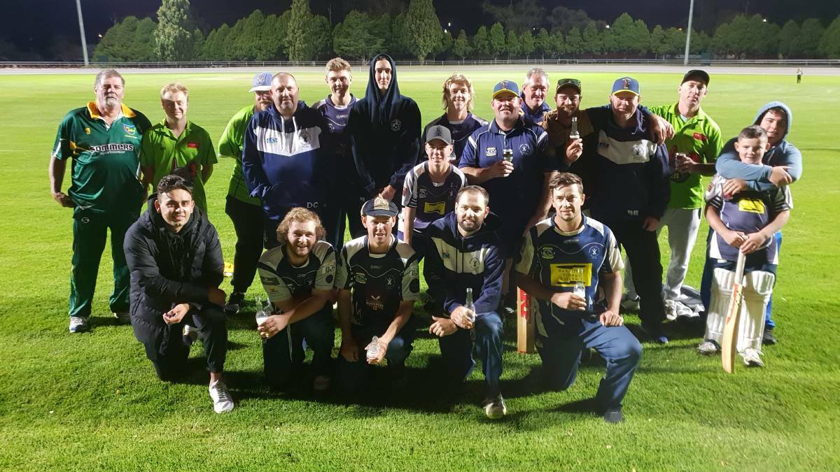 Roxburgh and his victorious Robertson-Burrawang side after winning the T20 Knockout final last season. Photo: Zac Lowe