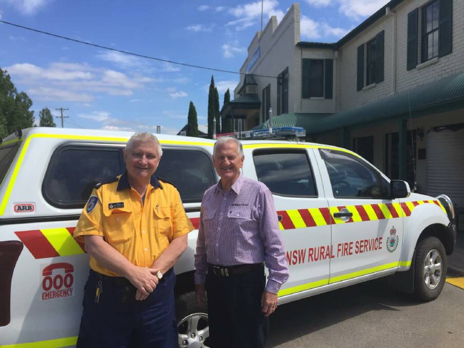 Inspector David Stimson from the NSW RFS and Chris Slade from the Bowral Co-op. The Mittagong branch of the Rural Fire Service (RFS), in collaboration with the Bowral Co-op, will be holding a ‘Fire Ready Day’ on Saturday, November 18 from 9am to 1pm. Photo: Supplied. 