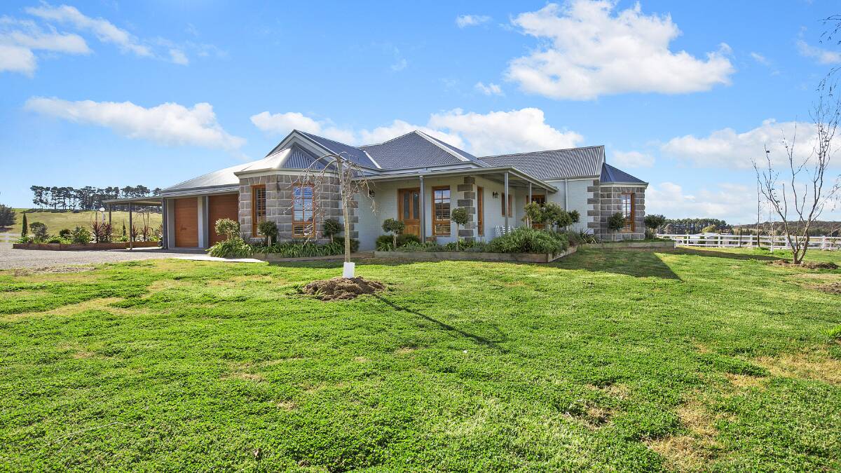 Presenting a beautiful property that has the lot. Sited on 25 acres with highway frontage and located five minutes from the Sydney side of Marulan.