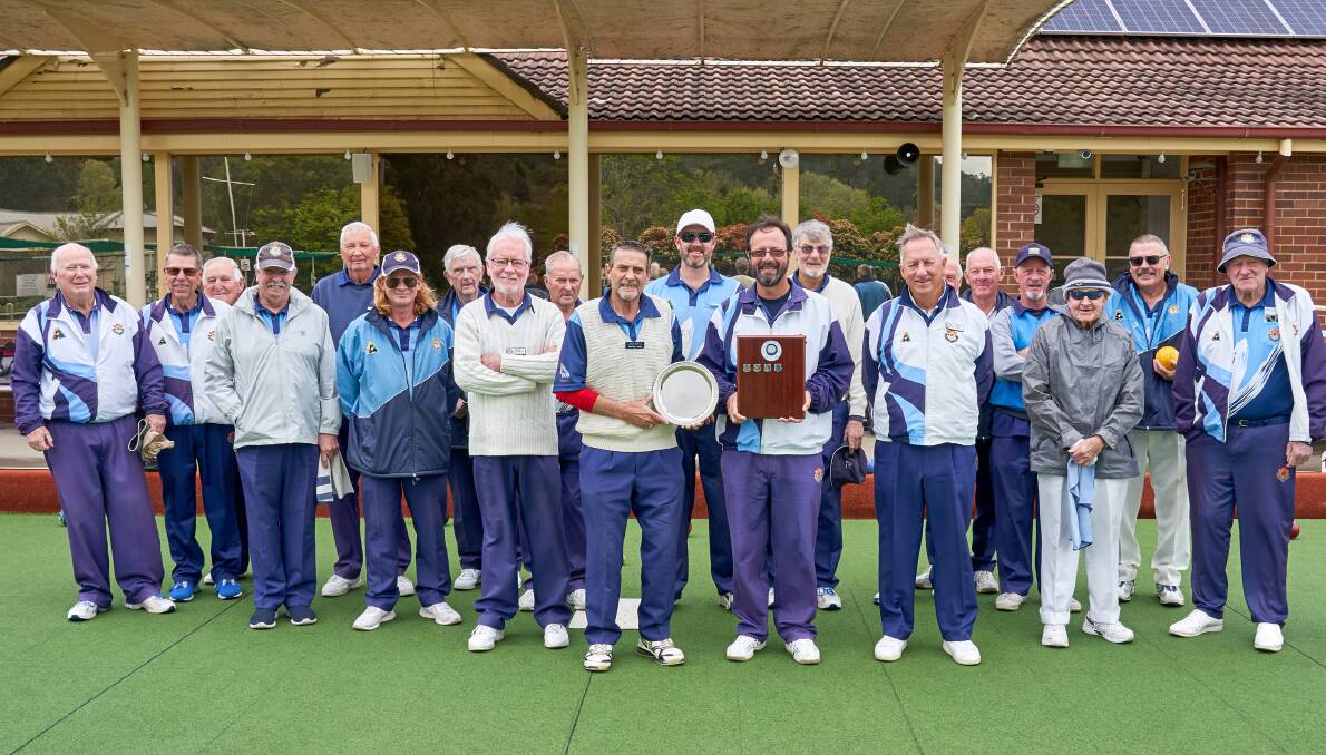 THE TEAMS: All the teams celebrated as one and enjoyed a great day out on the greens. Photo by Robin Staples. 