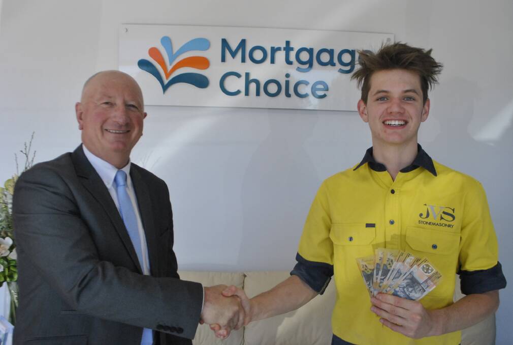 Senior Home Finance Manager for Mortgage Choice, Kevin Campbell congratulating the Highlands dead eye, Mr $500 richer, Jez Butcher.