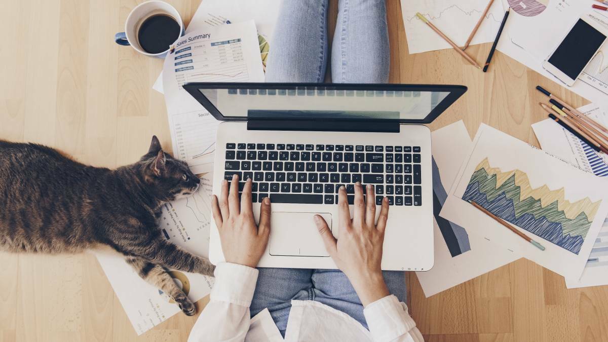 Are you working from home, or living at work? Photo by Shutterstock