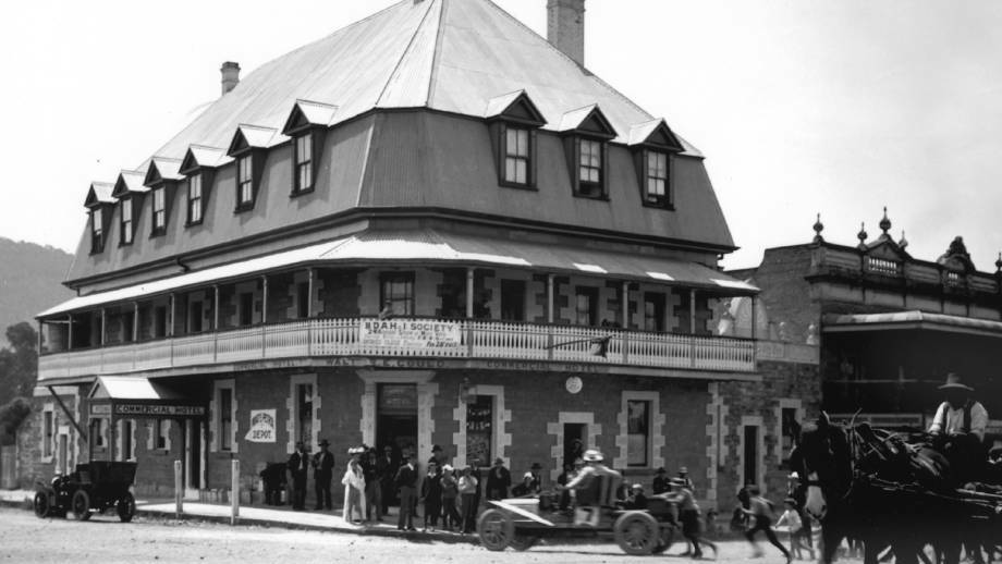 SPEED TRIALS: Motor race entrant out front of Mittagong's Commercial Hotel, possibly 1905.