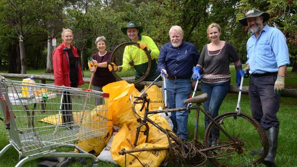  Michelle Oosthuizen, Ellinor Robertson, Joe Stammers, Ian Robertson, Therese Smart and Ian Perkins gathered all this rubbish from Cherry Tree Walk in 2014. Photo by Roy Truscott.