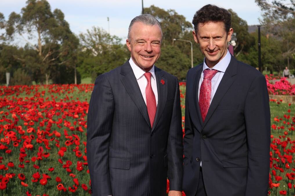 Member for Whitlam Stephen Jones has joined Australian War Memorial Director Dr Brendan Nelson in a visit to the 62,000 Poppies Display in Canberra.
