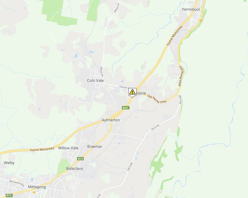 Truck breakdown closes southbound lanes on the Hume Highway