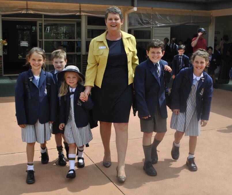 FIRST STEP INTO 2019: Ava Ritchie, Harley Evans, Ivy Bacon, Jenny Ethell, Andrew Clothier and Mischka Hilkemeijer on the first day of school. Photo: Emily Bennett