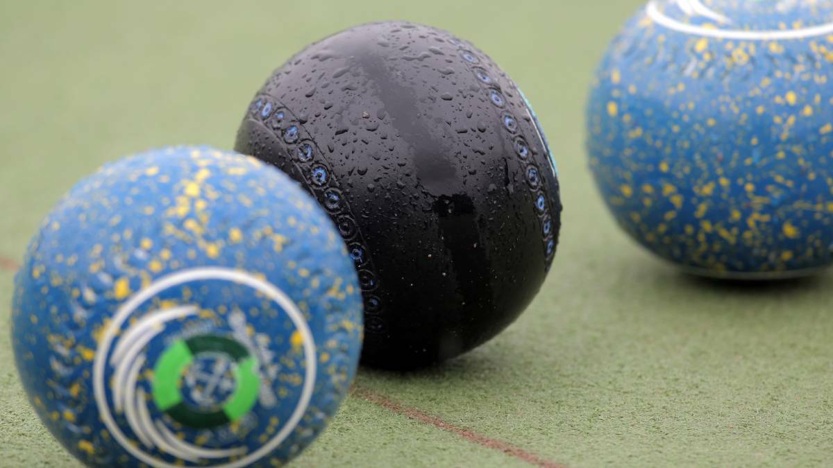Russell Knight defeated Keith Edwards 31-25 in the first round matches of the senior singles at Bowral Bowling Club on Wednesday, October 24.