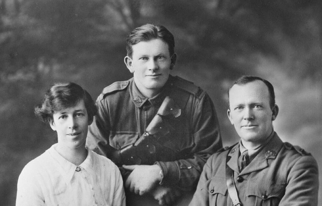 Artist Frances Vida Lahey with two of her brothers, Noel and Romeo, during the war. 