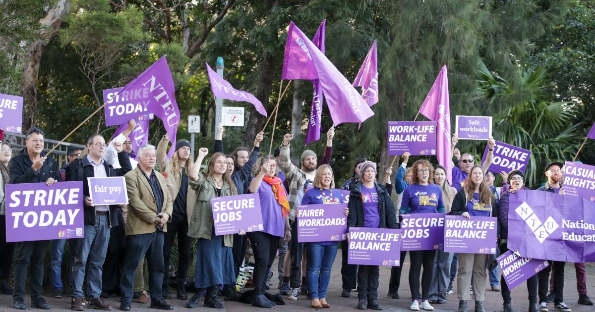 UOW strike action likely to continue despite improved pay offer