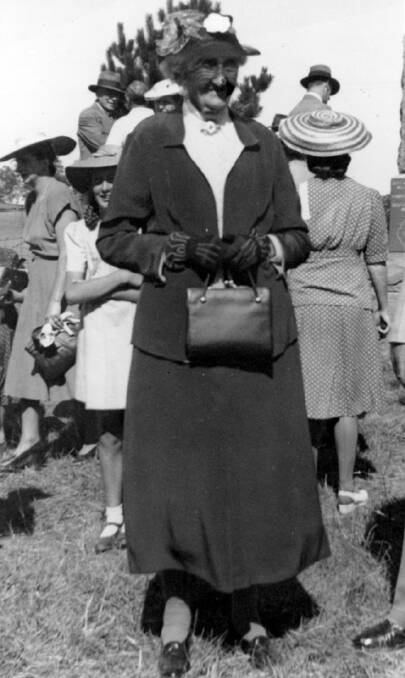 CENTENARIAN: Sarah Loseby in January 1947 at Bong Bong for the unveiling of the obelisk (just in view on right). She turned 100 that year and died in June 1948. Photo: BDH&FHS.