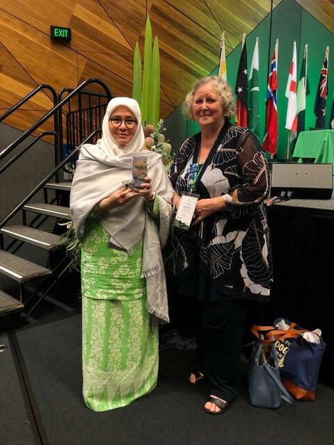 HRH Queen Azizah of Malaysia with Jennifer Blinkhorn, CWA Wollondilly Group President.
