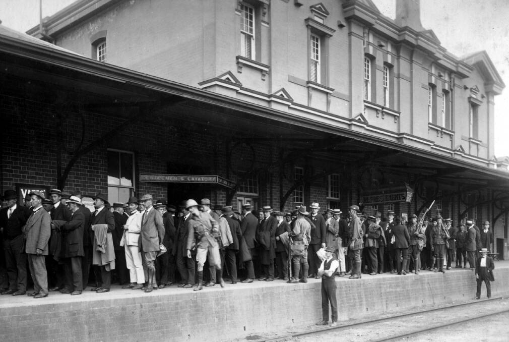 BERRIMA BOUND: German mariner internees after arrival at Moss Vale Station in 1915. 