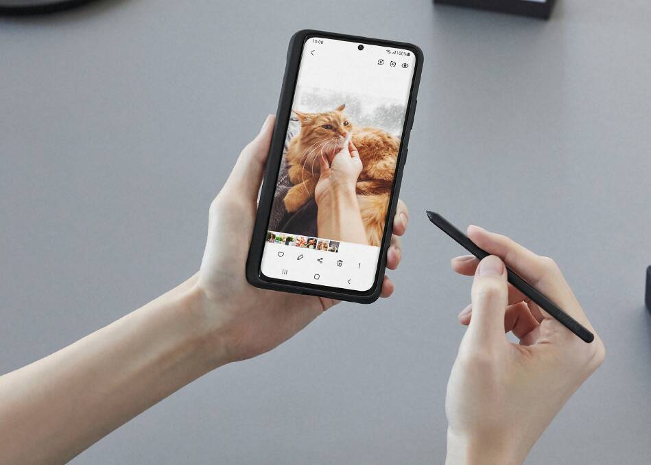 Ultimate smartphone: The new Galaxy S21 Ultra has raised the technology bar. Features include S Pen capability for the first time in a Galaxy S series device. (Screen image simulated. S Pen sold separately.)

