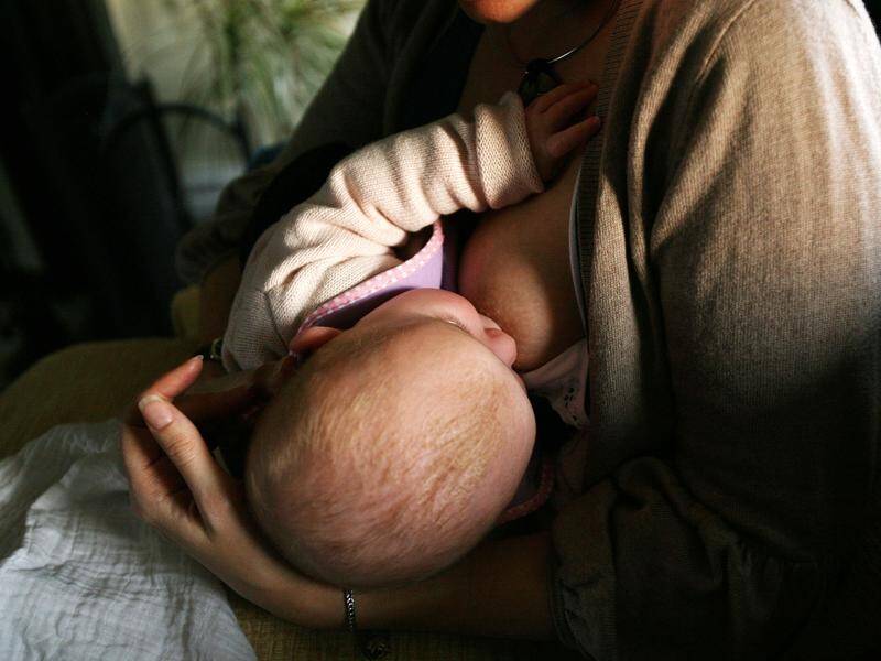 A Victorian parliamentary committee says there is a lack of breastfeeding support in the state.