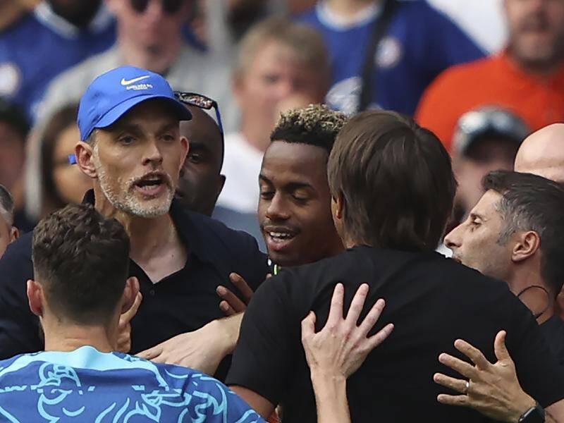 Chelsea's Thomas Tuchel (in cap) argues with Spurs' Antonio Conte during Sunday's match. (AP PHOTO)