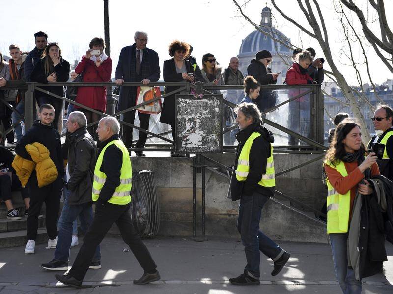 France's yellow vests protests are seeing dwindling numbers as people turn against the movement.