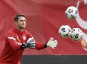 Veteran Lukasz Fabianski has extended his time at West Ham by signing a new one-year EPL contract.