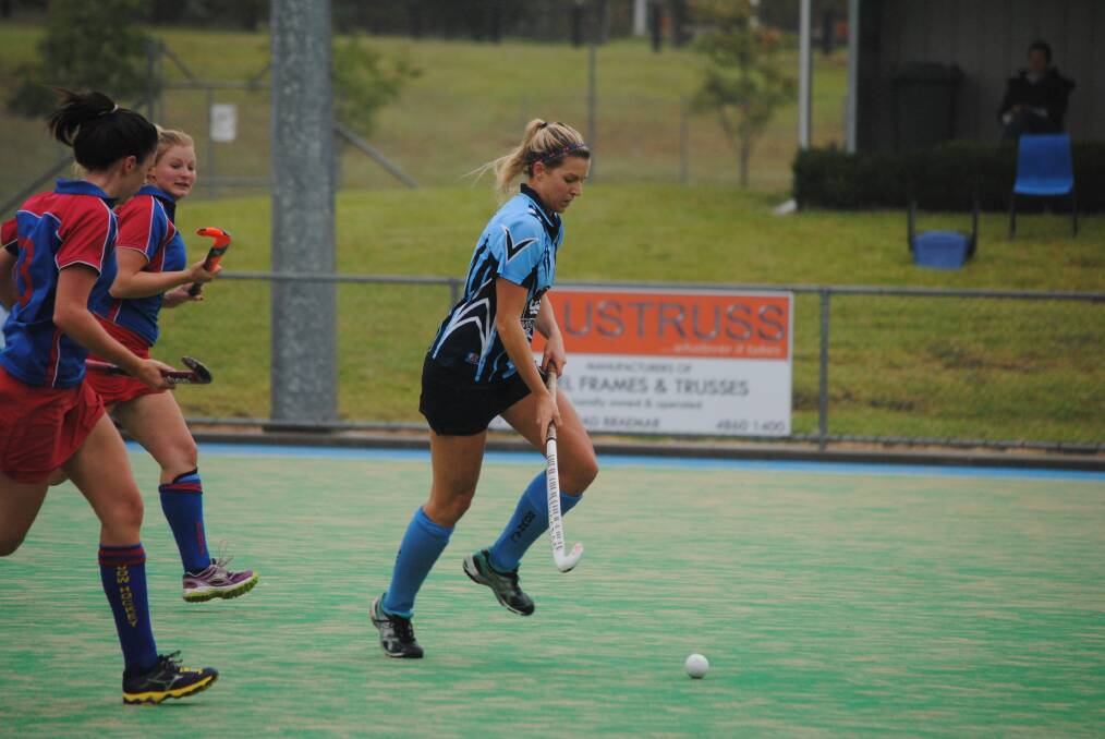 Bowral's Nikki Linolli leads the charge towards goal during a first grade ladies hockey match on Sunday.