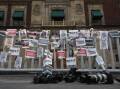 Posters, flowers and cameras outside Mexico City's National Palace in protest at journalist murders. (EPA PHOTO)
