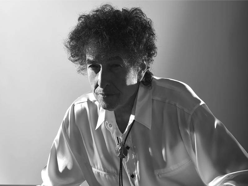 Acclaimed singer-songwriter Bob Dylan is returning to Australia in August for a series of concerts.