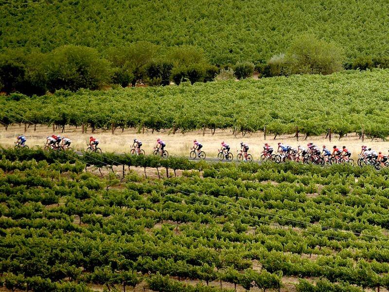 Tour Down Under riders defied oppressive heat in the Barossa in the latest stages of the race.