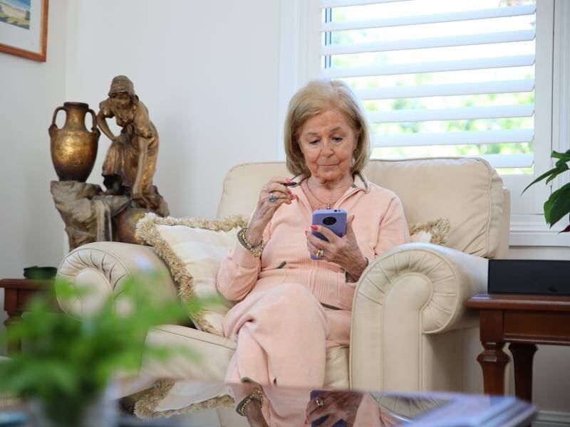 A simplified smartphone, complete with scam proofing, has been developed for seniors.